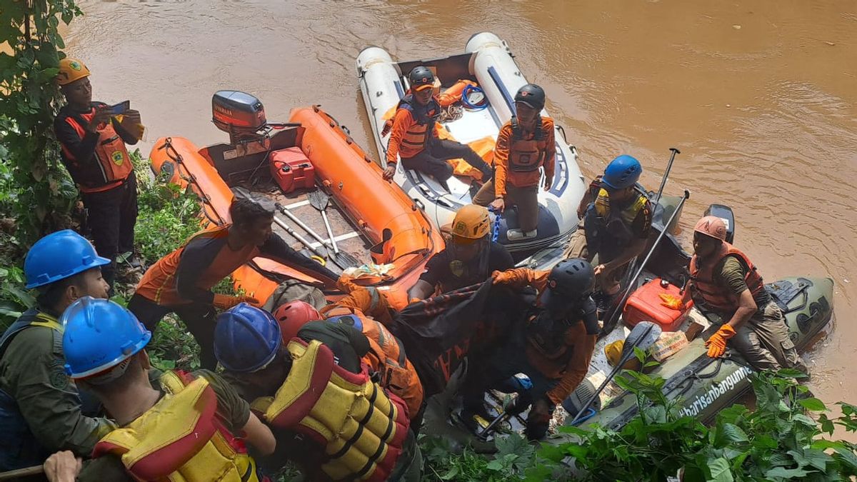 Drifting In The Sewers, The Body Of A Boy Who Drifted In Pondok Cabe Was Finally Found Dead