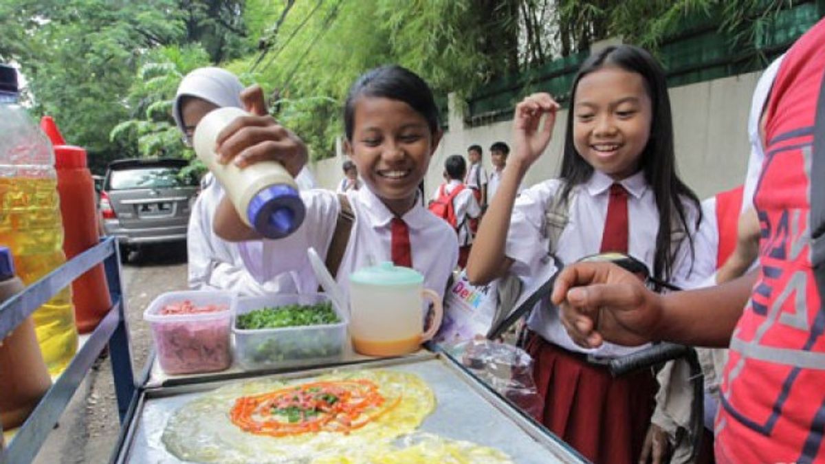 Elementary School Students In Semarang Recruited To Become 'Food Detectives', Their Job Is To Monitor Snacks At School