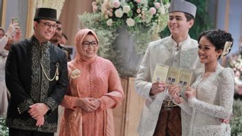 Marriage Ceremony, Mutiara Baswedan And Her Husband Wear Yogyakarta Traditional Clothing