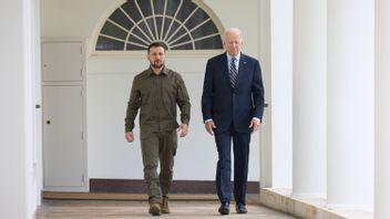 President Biden Urges Republicans to Support Bill to Add Aid to Ukraine