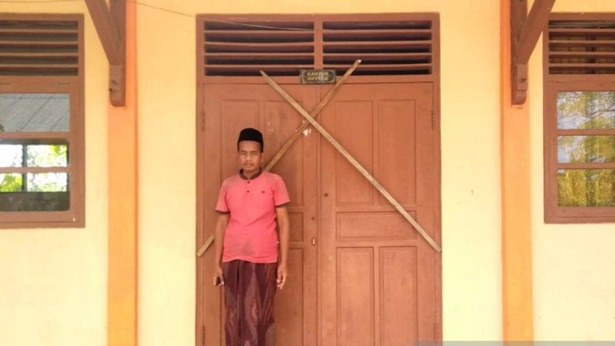 School Sealed Due To Land Dispute, Pamekasan Rekkerek Elementary School Children Miserably Have To Study At Residents' Homes