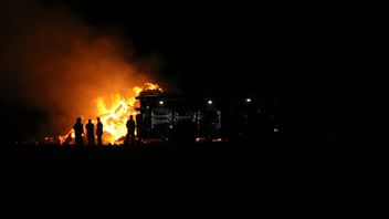 Il A Fallu 40 Personnes Et Six Voitures De Pompiers Pour Gérer L’incendie Du Dortoir Mako Brimob