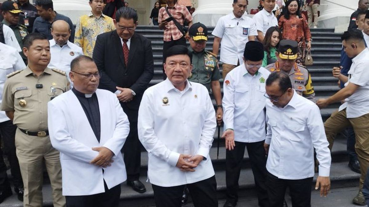 Menko Polkam Keliling Gereja di Jakarta Pastikan Keamanan Malam Natal