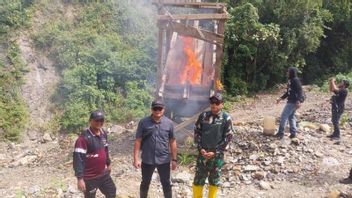 Polisi Musnahkan Gubuk dan Peralatan Tambang Emas Ilegal di Pegunungan Abdya