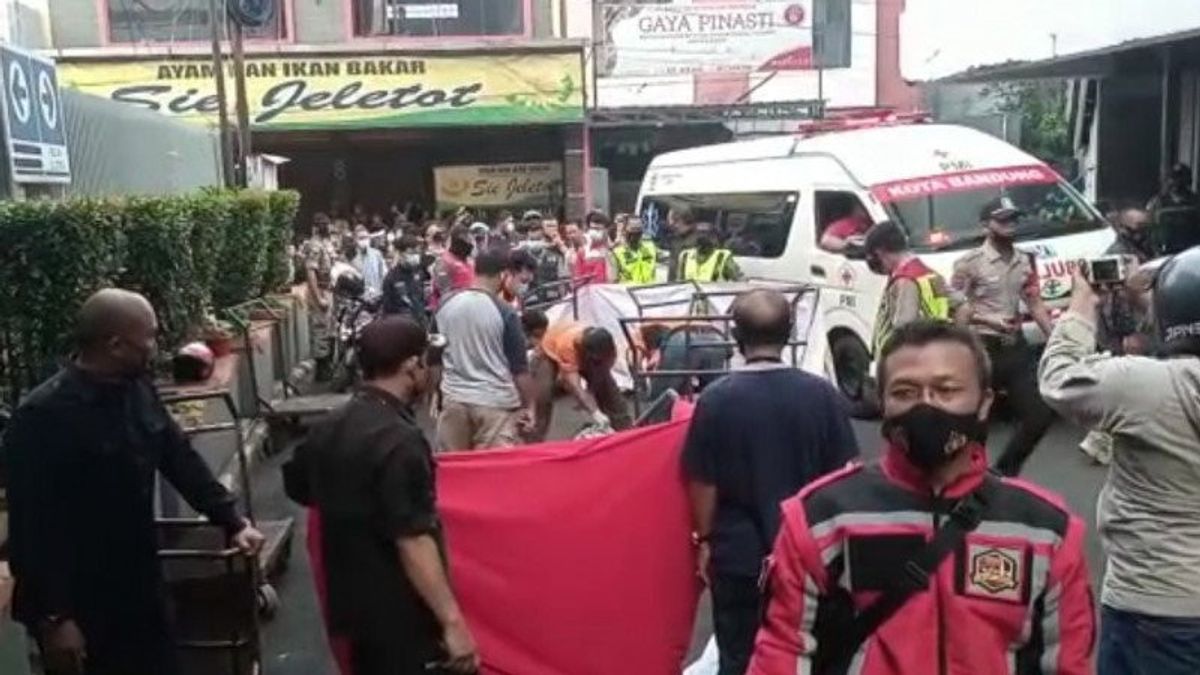 Youth Died Suspected Of Suicide Jumping From The 12th Floor Of A Mall In Bandung