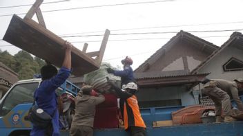 DKI Task Force Team Assists In Evacuating Property Of Victims Of The Semeru Eruption