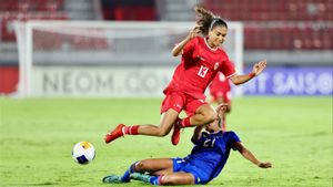 克劳迪娅·舍内曼(Claudia Scheunemann)在为U-17印度尼西亚女子国家队进球后被称为超级女子