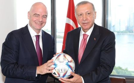 Presiden FIFA Hadiahi Presiden Turki Bola Resmi Piala Dunia 2022 Qatar