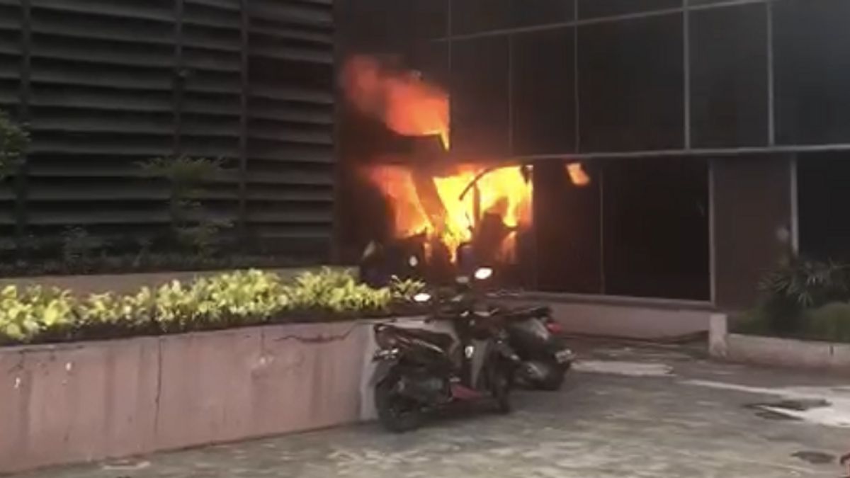 Gedung Kemenkumham Tebakar, 13 Unit Damkar Diterjunkan