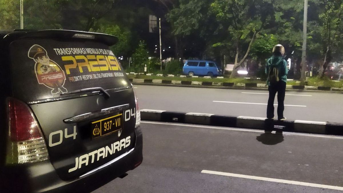 Two Sadistic Robbers On Jalan Permata Hijau, South Jakarta, Stabbed The Victim Until He HIT Covered In Blood