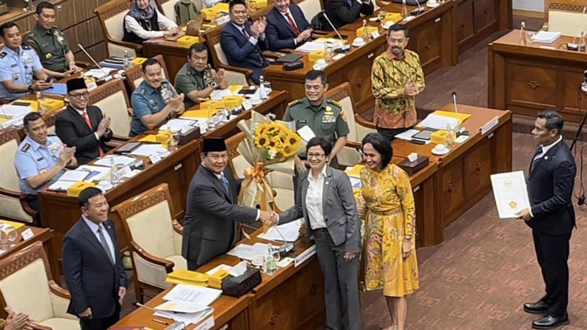 La dernière réunion de travail en tant que ministre à la Chambre des représentants, Prabowo a reçu le soleil de Golkar