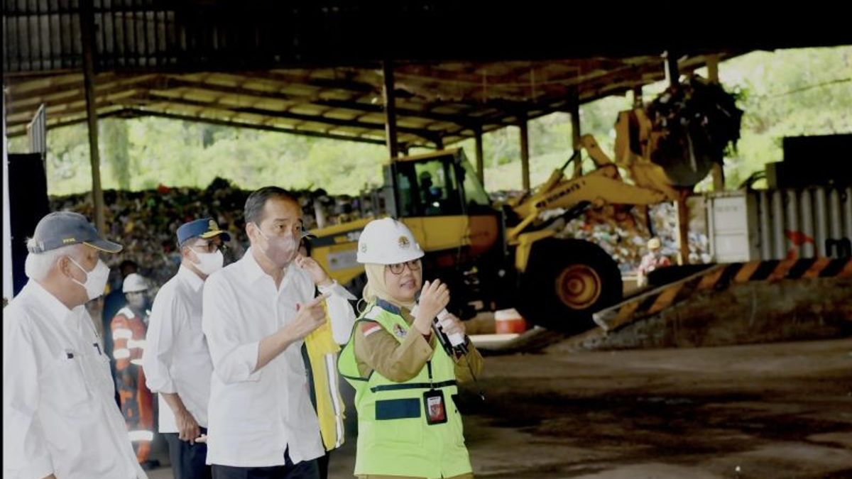 Jokowi examen de la gestion du carburant partagé des ordures à Cilacap