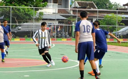 Main Futsal Jajal Lapangan Penumping, Gibran Dukung Peningkatan Fasilitas Olahraga di Solo