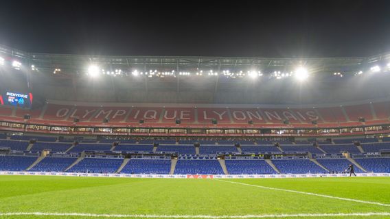 Lyon's Cage Closed During Investigation Of Fan Bottle Throwing On Dimitri Payet's Head