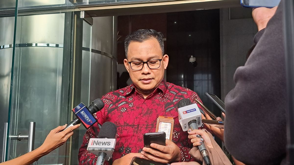 KPK يفتح AKBP Bambang Kayun Noose الخيار مع غسل الأموال المادة