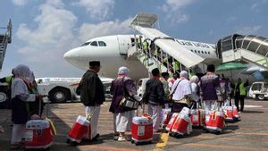 جاكرتا - جارودا إندونيسيا نقل حجاج روساك آلات الحج في مطار سولو ، وزارة الأديان: خيبة أمل من الخدمة حتى التأخير 4 ساعات