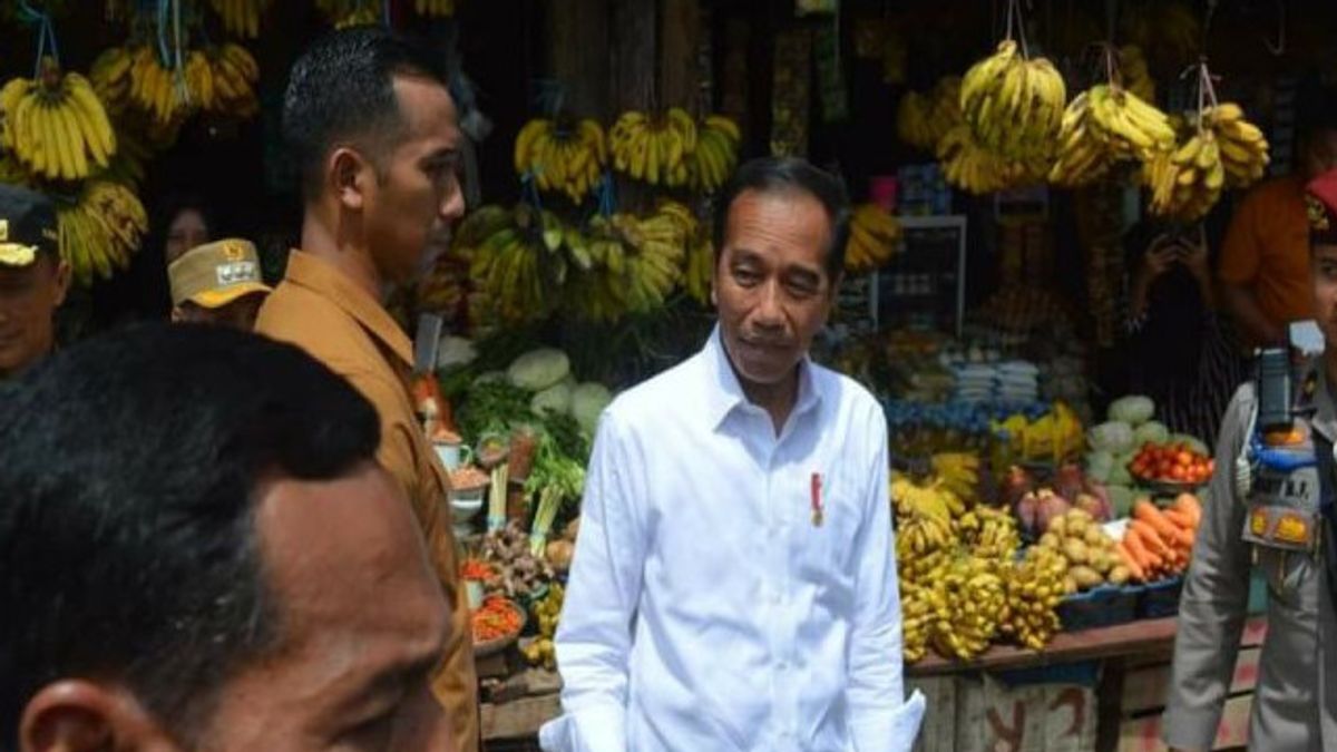 Kunjungi Pasar di Mamasa Sulbar, Jokowi Bersyukur Harga Bahan Pokok Stabil