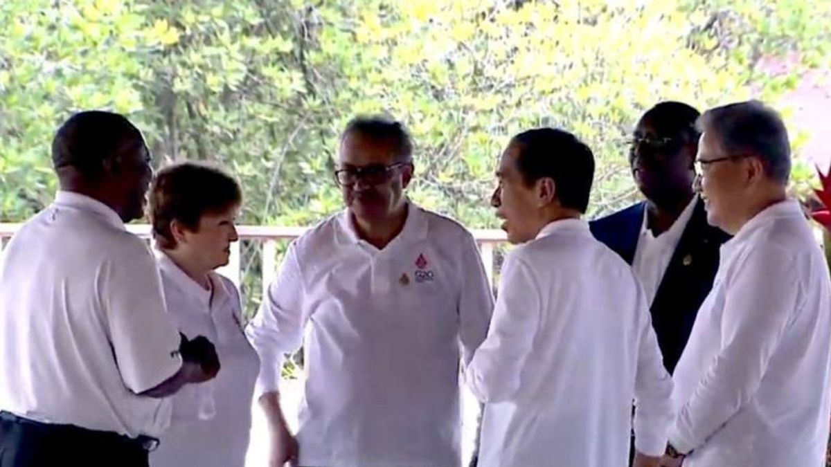 Hari ke-2 KTT G20 Bali, Pemimpin Negara Kompak Pakai Baju Putih Siap Tanam Pohon Bakau
