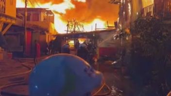 Polisi Kerahkan 200 Personel Bantu Evakuasi Korban Kebakaran Kemayoran