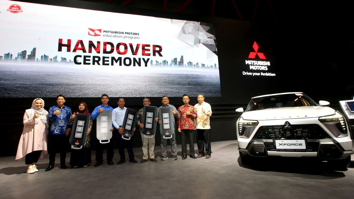 深化汽车学生知识,三菱将Xpander捐赠给三角洲,参加印度尼西亚的5所职业学校