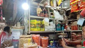 <i>Curhat</i> Penjual Minyak Goreng di Pasar Klender: Pembelinya Sih Banyak, Cuma Barangnya Gak Ada...