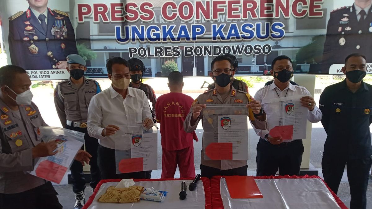 الشرطة تعتقل مرتكبي الاحتيال الاستثماري بشراء وبيع 3 كجم من غاز البترول المسال بقيمة 20 مليار روبية إندونيسية في بوندووسو