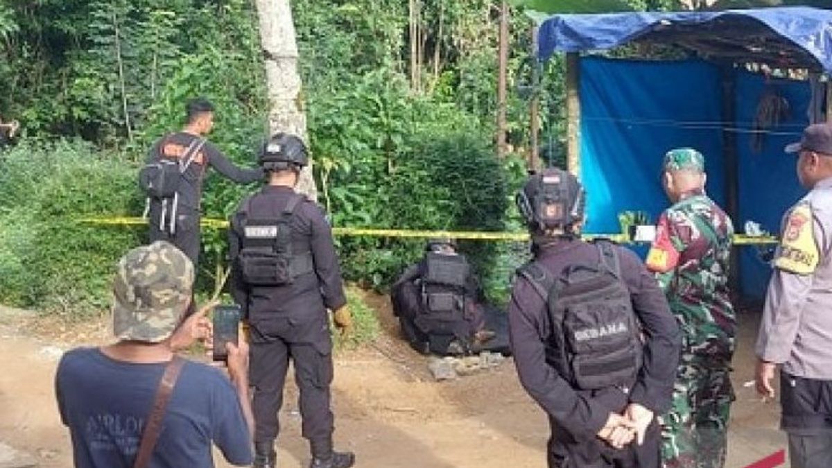 Maluku Police Jibom Personnel Destroy Projectile Type Military Bombs