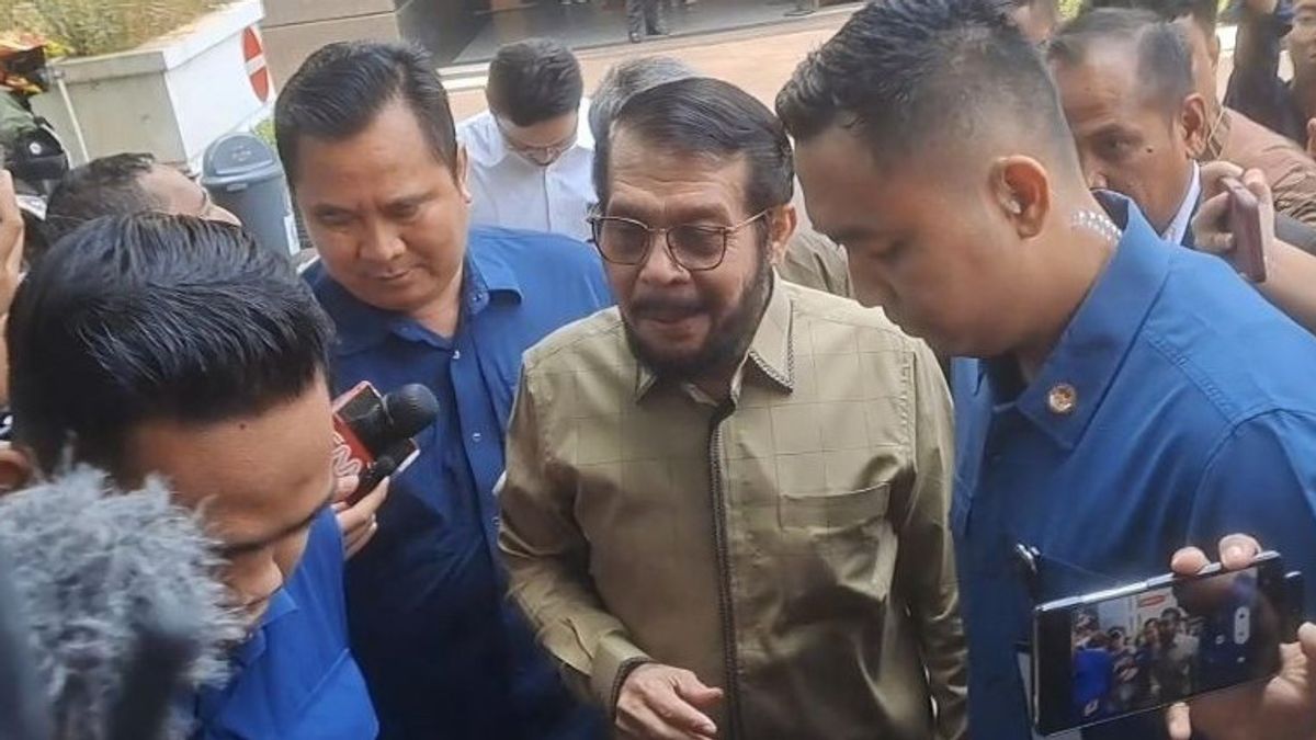 Pakai Kemeja Hijau, Ketua MK Anwar Usman Penuhi Panggilan Kedua MKMK