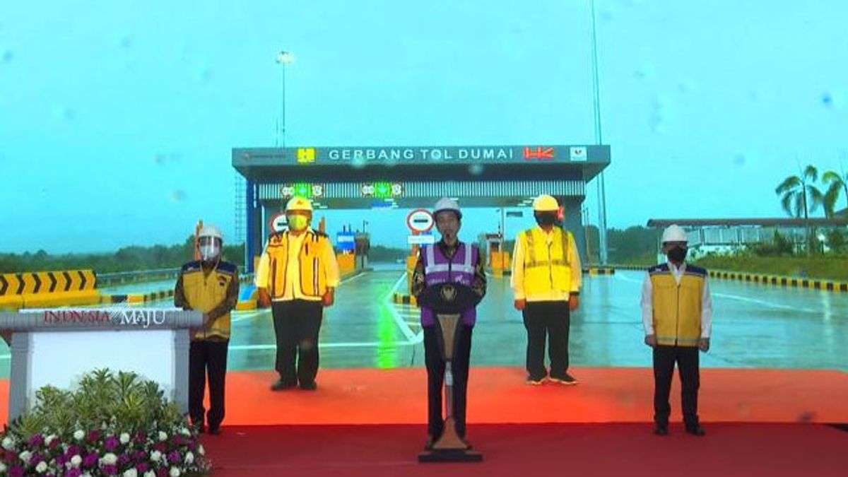 Inaugurating The Pekanbaru-Dumai Toll Road, Jokowi: This Road Invites Investment Interest