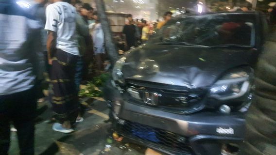 Brio Maut heurté 3 commerçants et motos au BSD Tangerang, une personne décédée