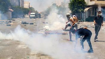 チュニジアからの教訓:失業に関する政府の約束を取り消す果物暴動