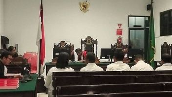 KPUアル諸島の5人のメンバー汚職助成金の容疑者は2年の懲役刑で起訴