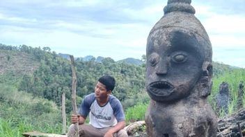 تمثال تاريخي مزعوم عثر عليه في شمال سومطرة لابورا زيت النخيل مزرعة, هنا مظهر