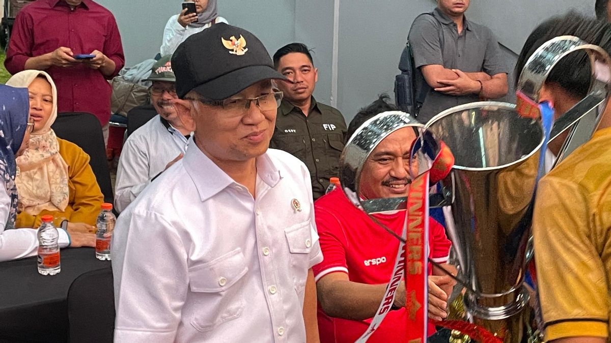 Wamen Dikdasmen et le maire adjoint de Tangerang Sud ferment la Coupe du recteur de l’UMJ