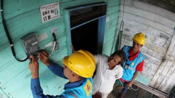 9.695 Rumah Tangga Tidak Mampu di Jawa Tengah Terima Bantuan Pasang Listrik Gratis
