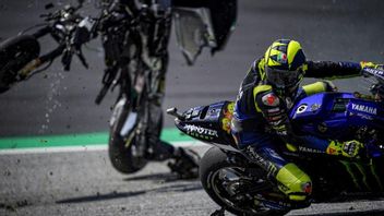 Lolos dari Maut Berjarak Hitungan Sentimeter, Rossi Diselamatkan 'Santo Balap Motor'