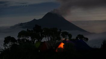 Gunung Merapi Luncurkan 68 Kali Awan Panas Guguran dalam Sepekan