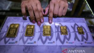 Harga Emas Antam Turun Lagi ke Rp1.945.000 per Gram di Awal Pekan