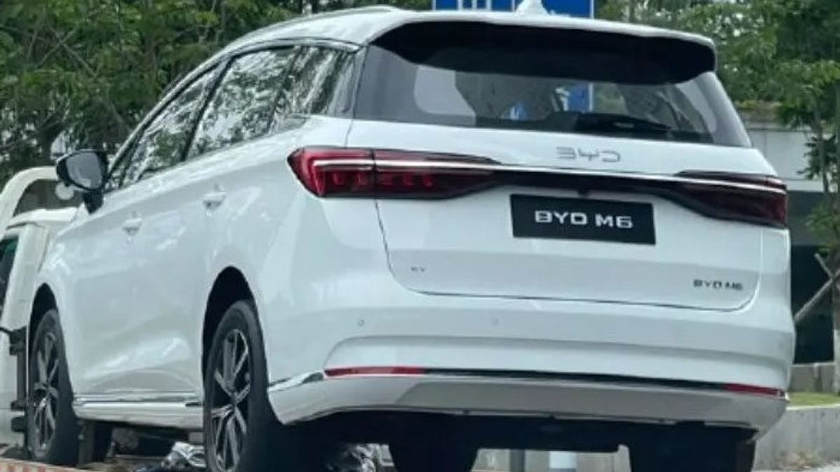 迷彩ローブがなければ、BYDの全電動M6 MPVディスプレイが明らかになった