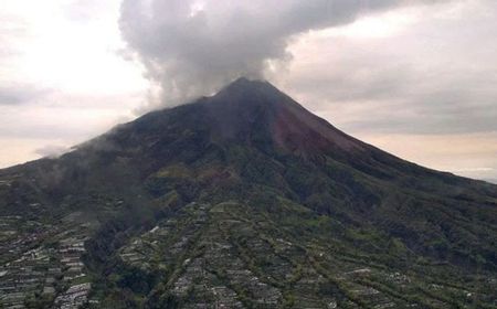 Gunung Merapi Muntahkan Awan Panas ke Barat Daya Sejauh 2 Km