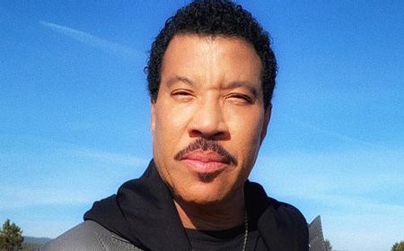 Lionel Richie Siap Rekam Ulang We Are The World untuk Bantu Korban COVID-19