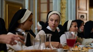 悉尼·斯威尼(Sydney Sweeney)在《不可思议的电影》中成为神秘的修女