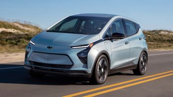 GM Asks Chevrolet Bolt Owners To Park 15 Meters From Other Vehicles, Here's Why