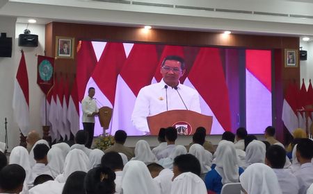 Tak Cuma Tawuran, Heru Budi Juga Ancam Cabut KJP Siswa Merokok