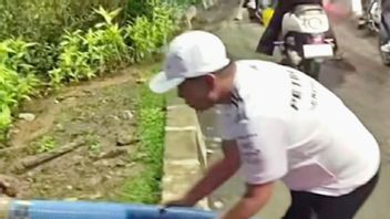 Karawang Regent Hands Down in the Middle of the Night, the Gonggo Tunnel that Floods Can Finally Be Passed