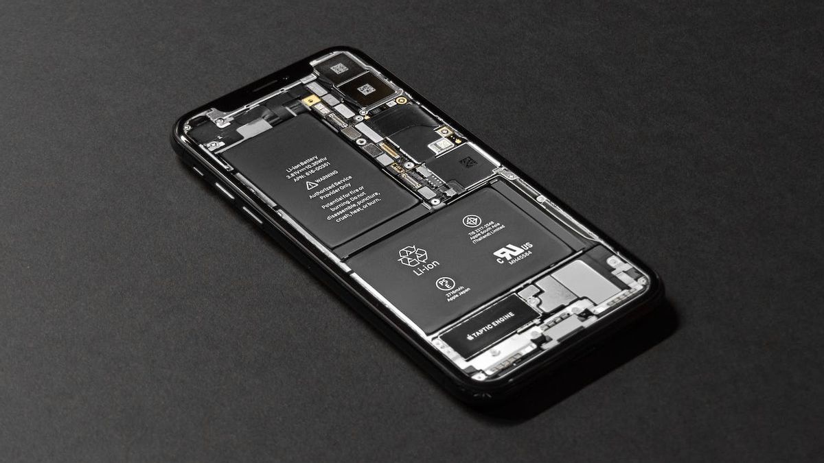 IDR 31.8 Trillion Mass Lawsuit Regarding Defective iPhone Batteries Continues in London Court