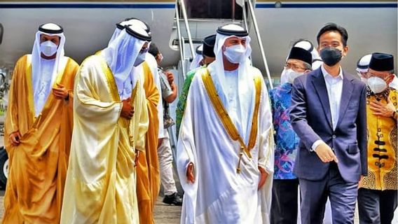 The Bravery Of Gibran 'Jokowi' Rakabuming Accompanying UAE Minister At Groundbreaking Of Sheikh Zayed Mosque, Makes Netizens 'Ajakin Wedangan Mas'