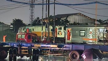 Harina Train Carriage That Hit A Truck In Kaligawe Pulled To Tawang Station