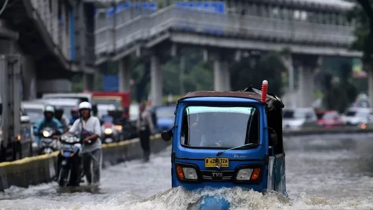 Genangan Banjir Tertinggi di Jakarta Pagi Ini Melanda 5 RT di Pejaten Timur Jaksel