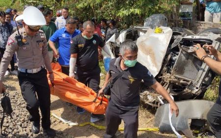 Sopir Avanza Tewas di Tempat Usai Ditabrak Kereta Barang di Tulungagung Jawa Timur